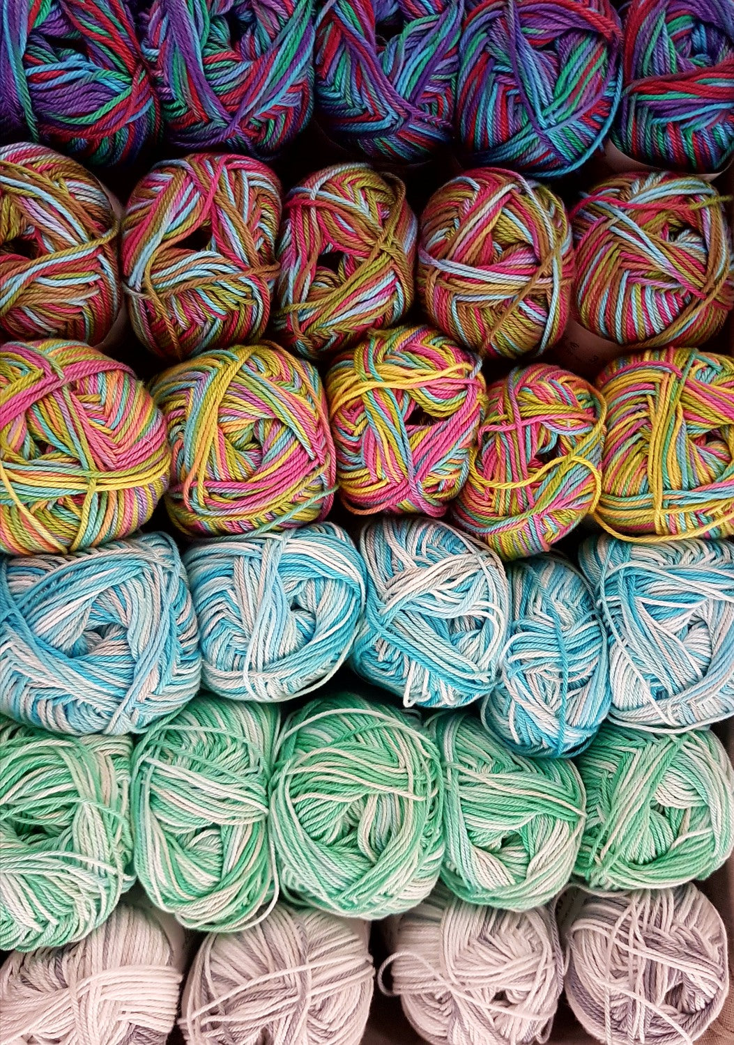 Self-Stripping Yarn