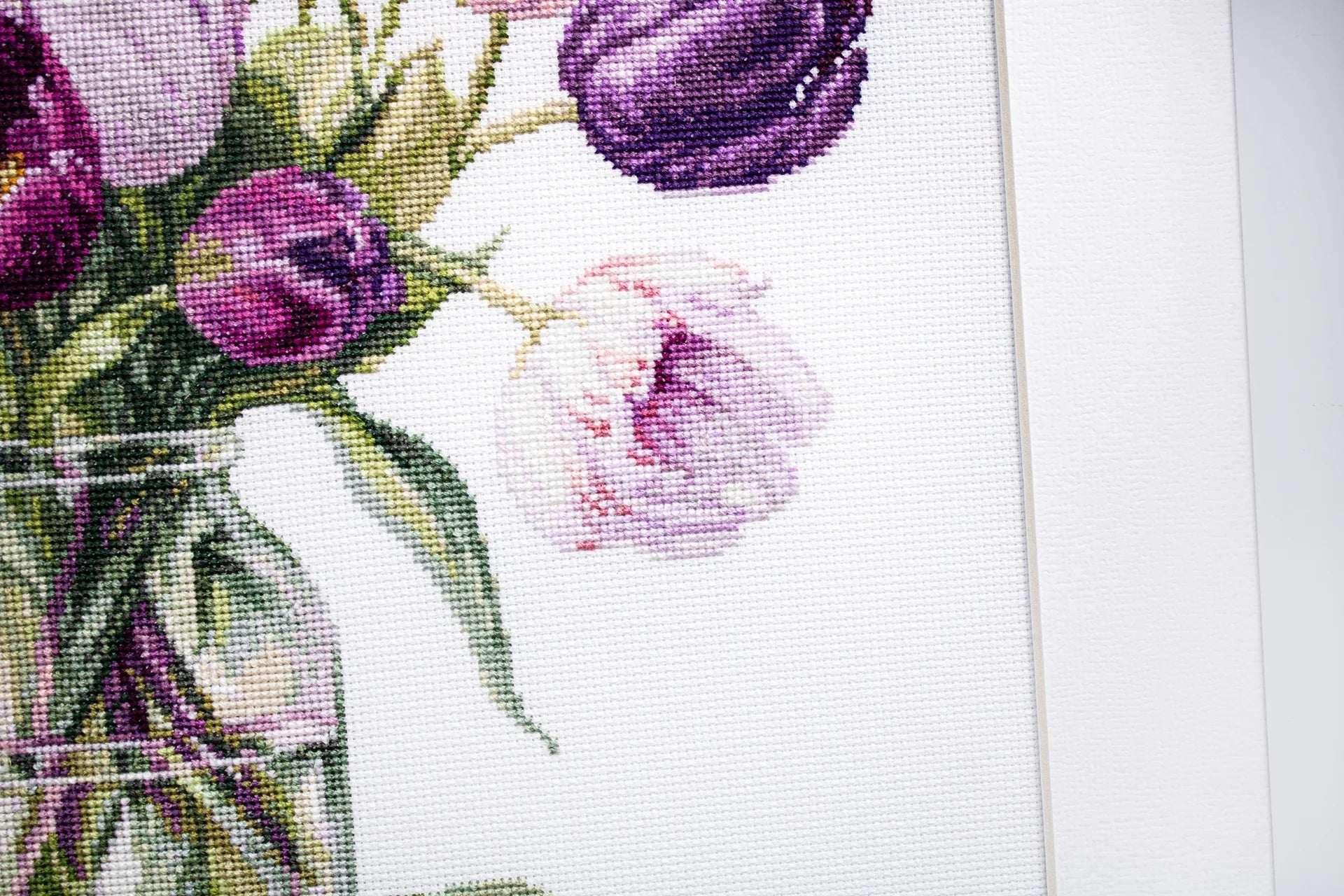Luca - S Cross Stitch Kit – Bouquet of Tulips B7029, 16ct AIDA, 30x31cm, 189x195 Stitches, 56 Colors, Includes Cotton Threads, Needles & Guide | Knitting yarn shop / dzijas veikals